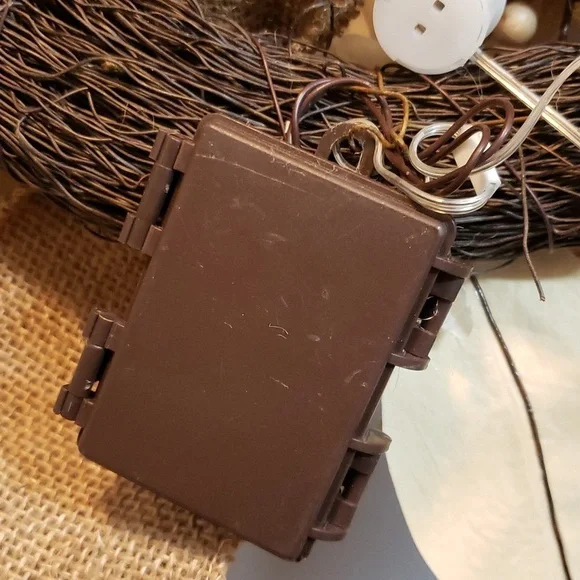 The Farmhouse Rachel Ashwell NWT Ivory Pumpkins, Mums Fall Leaves Lighted Wreath - Picture 7 of 7